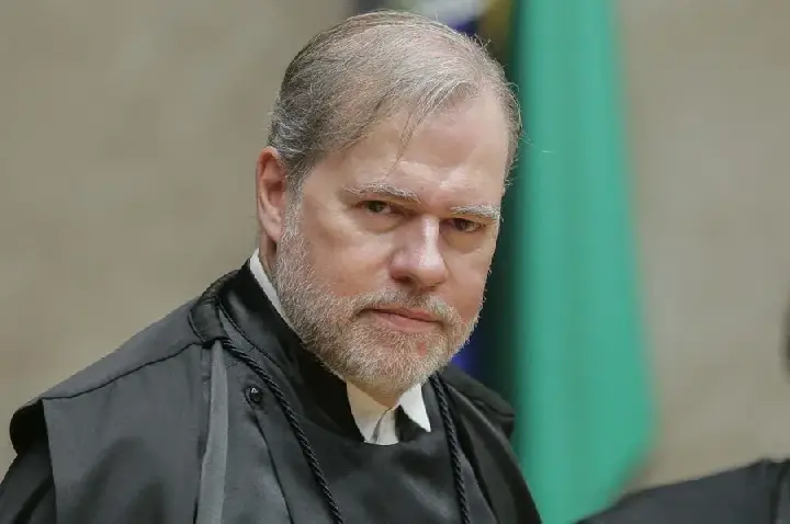 Mensagens no celular de banqueiro citam supostos pagamentos a Toffoli e ampliam tensão entre PF e STF