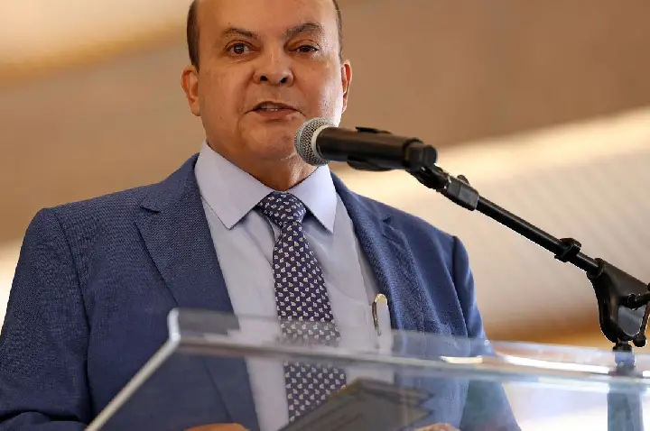 Oposição no DF pede impeachment de Ibaneis após citação por Vorcaro
