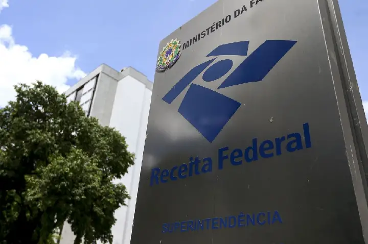 Receita exonera auditor alvo de operação da Polícia Federal