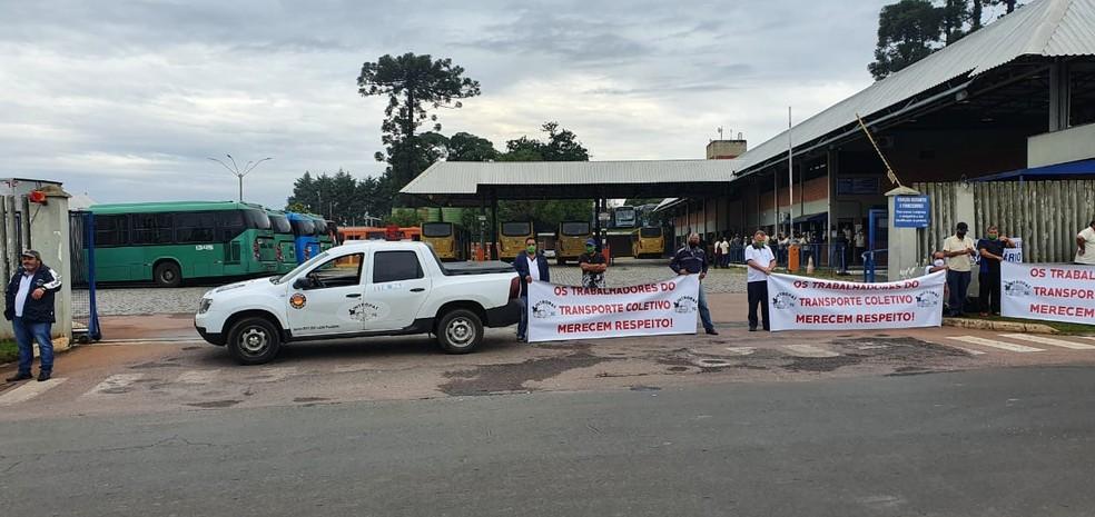 Funcionários paralisam transporte público de Ponta Grossa