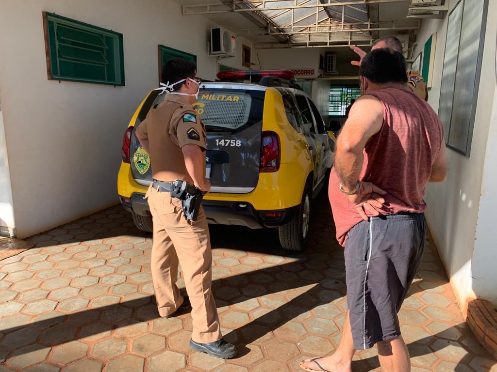 Criança é atingida por pedaço de azulejo durante briga entre homens