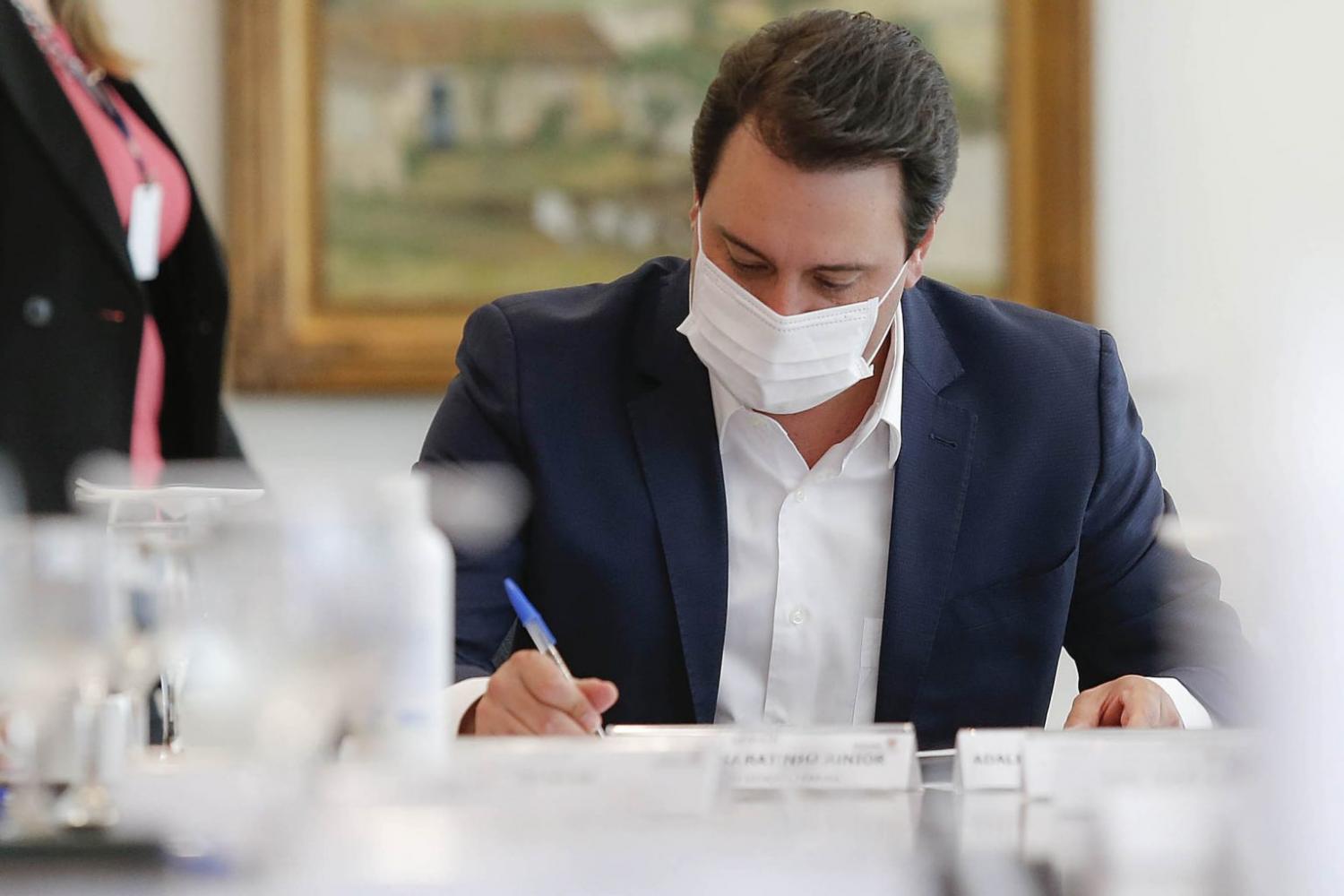 Governador Ratinho Junior faz reuniões de emergência com prefeitos do Paraná