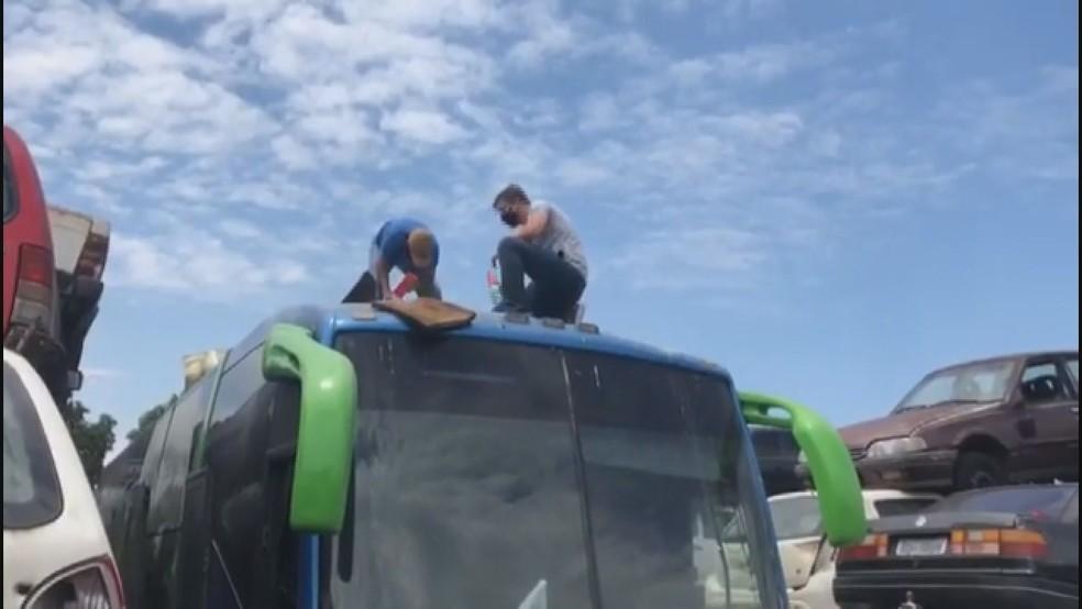 Motorista é preso com 400 quilos de maconha escondidos no teto de ônibus em Foz do Iguaçu