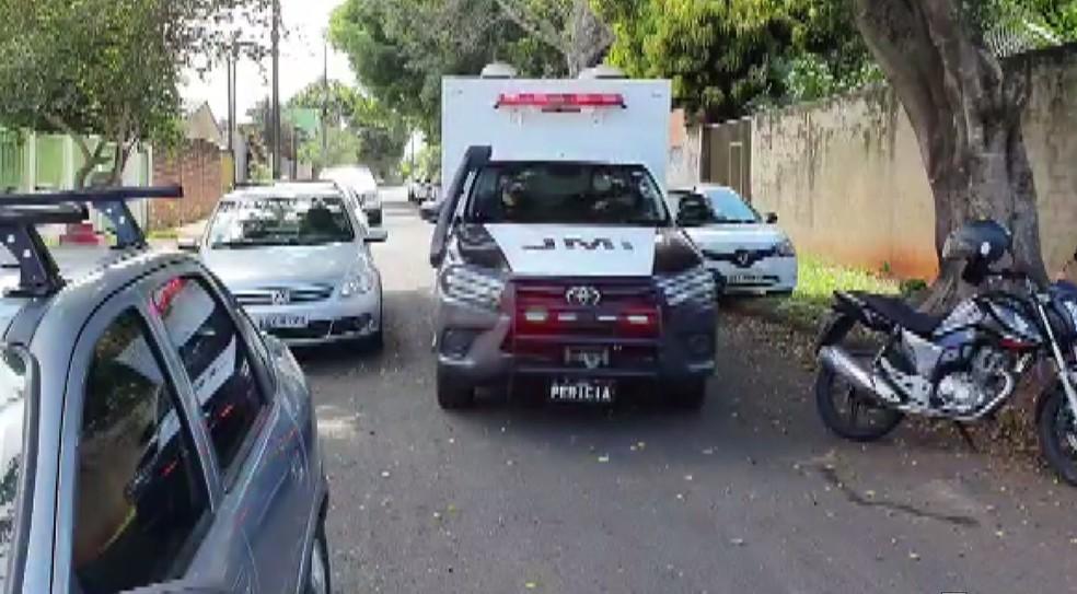 Adolescente de 15 anos é morta a facadas, em Foz do Iguaçu; padrasto é suspeito do crime, diz PM