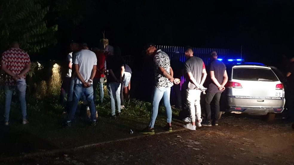 Curitiba: Fiscalização contra Covid-19 interrompe baile funk com mais de 100 pessoas