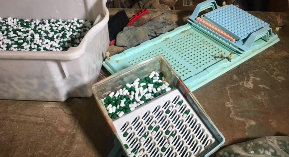 Em Maringá, fábrica clandestina de medicamentos fitoterápicos e suplementos é fechada pela polícia