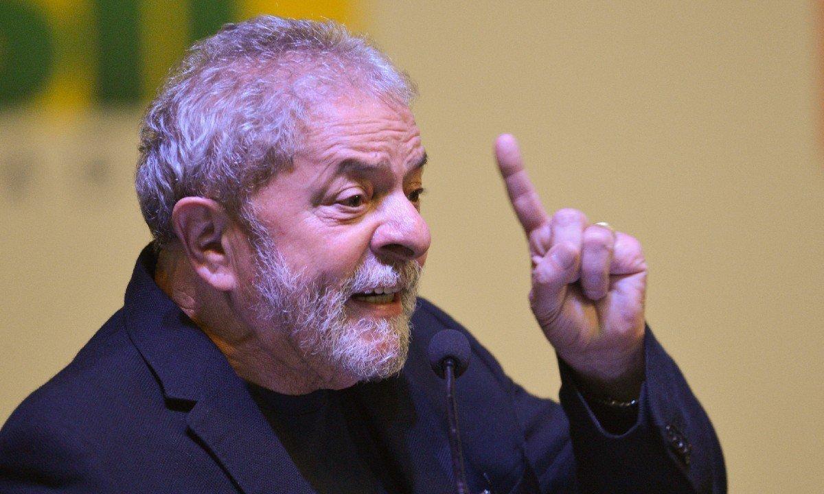 Lula tem condenações anuladas por Fachin e é liberado para disputar eleição