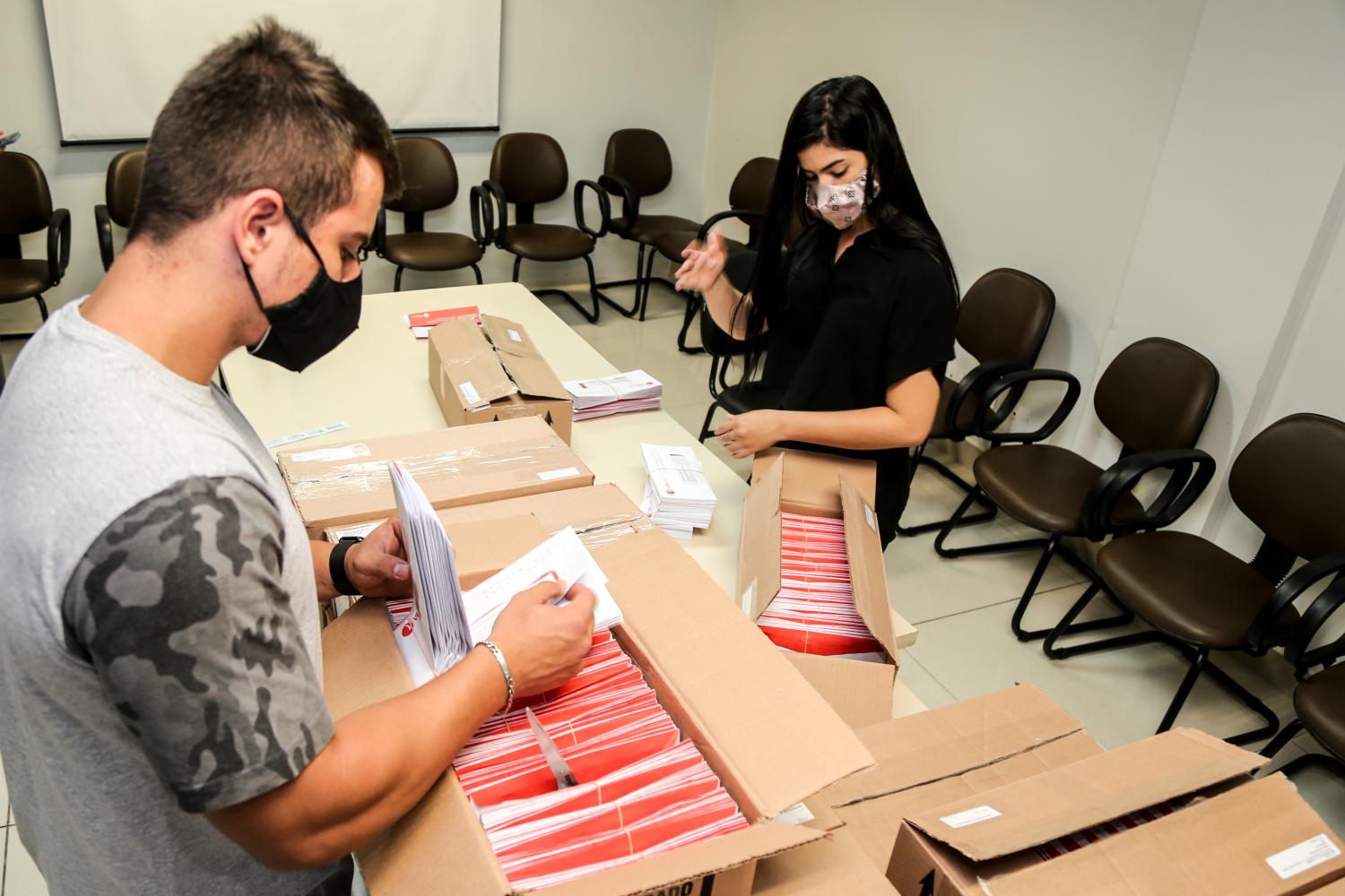 Maringá: Secretaria de Assistência Social distribui 'Cartão Alimentação' para pessoas em vulnerabilidade social