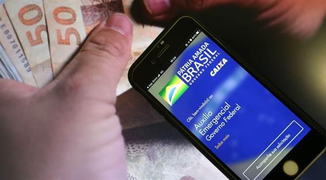 Operação da PF combate fraudes ao auxílio emergencial em oito estados