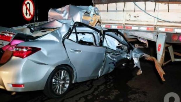 Três vítimas sobrevivem a grande acidente em Maringá