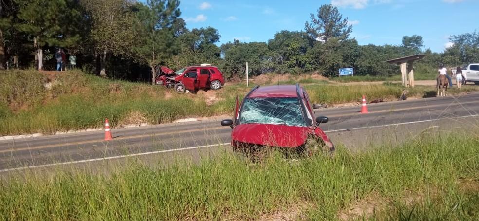 Acidente na BR-153 em Tibagi, deixa três pessoas feridas e uma vítima fatal