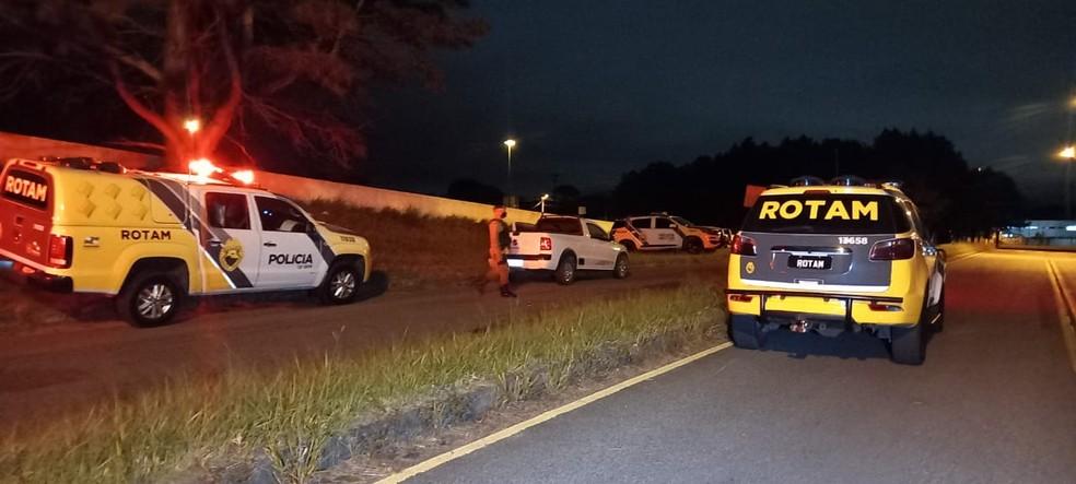 Após roubar carro em Cuitiba, homem morre em confronto com a polícia