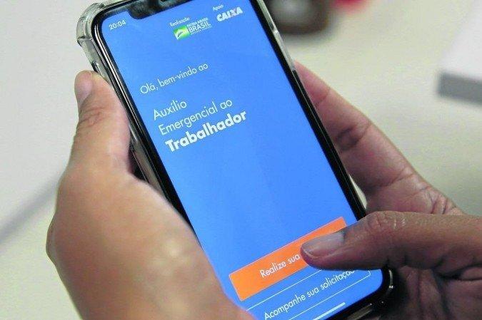 Confira o novo calendário após o governo antecipar saque do auxílio