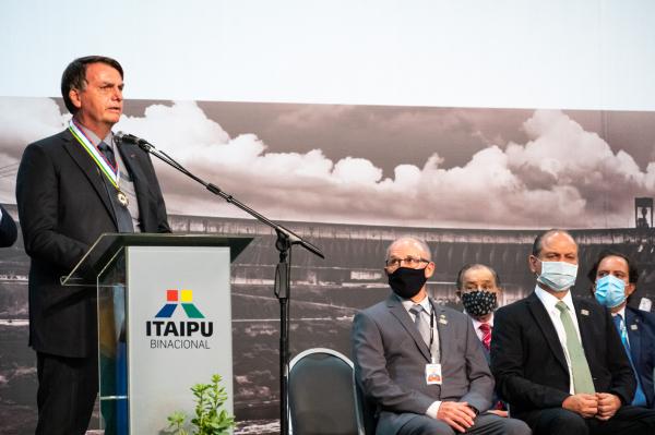 Em visita à Foz do Iguaçu, Bolsonaro diz que pandemia é usada politicamente para derrubar o presidente