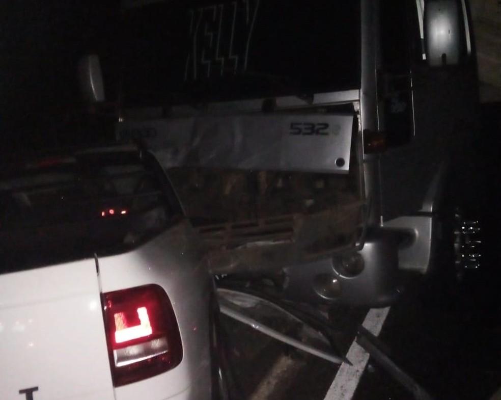 Jataizinho: Acidente entre dois carros causa a morte de um homem e motorista foge