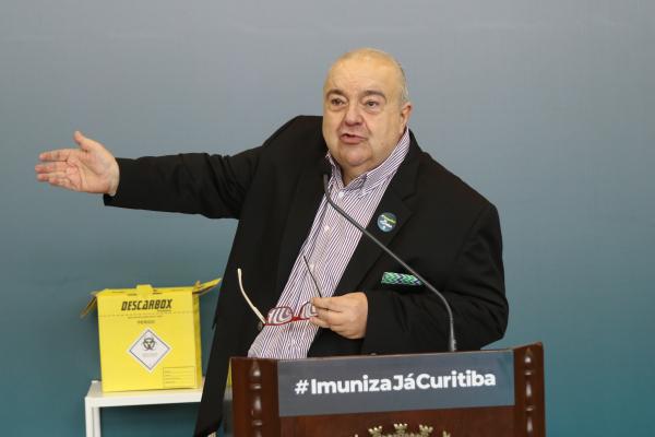Médicos confirmam que Rafael Greca sofreu um AVC, mas sem comprometimento cognitivo ou motor