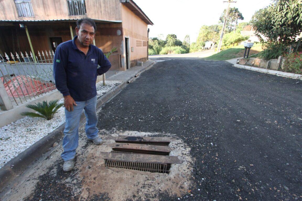 Moradores decidem pavimentar a própria rua em bairro de Ponta Grossa