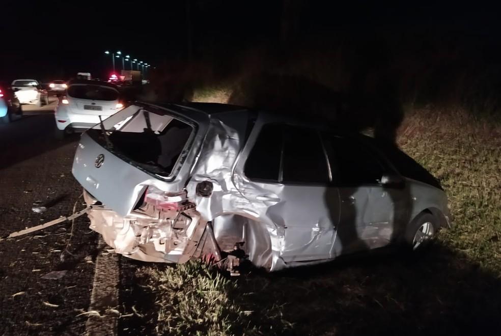 Motorista de caminhão não vê sinalização e causa acidente atingindo quatro veículos na BR-369