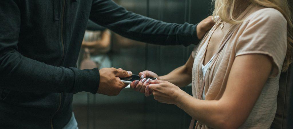 OnePlus vs Samsung: ladrão rouba smartphone, mas devolve porque não gostou da marca