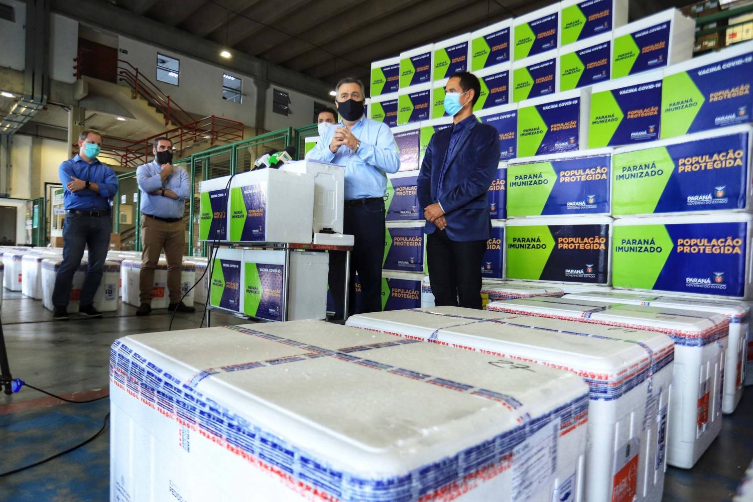 Paraná começa a imunizar trabalhadores da segurança e assegura doses de reforço