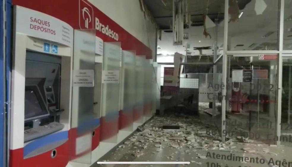 Quadrilha explode três agências bancárias de Cambará