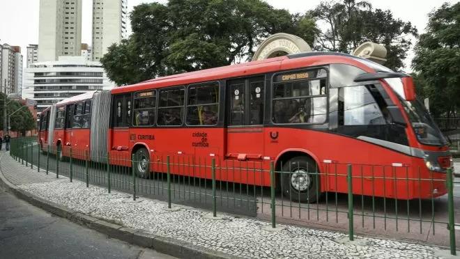 Vereadores de Curitiba propõem transporte gratuito para moradores que procuram emprego