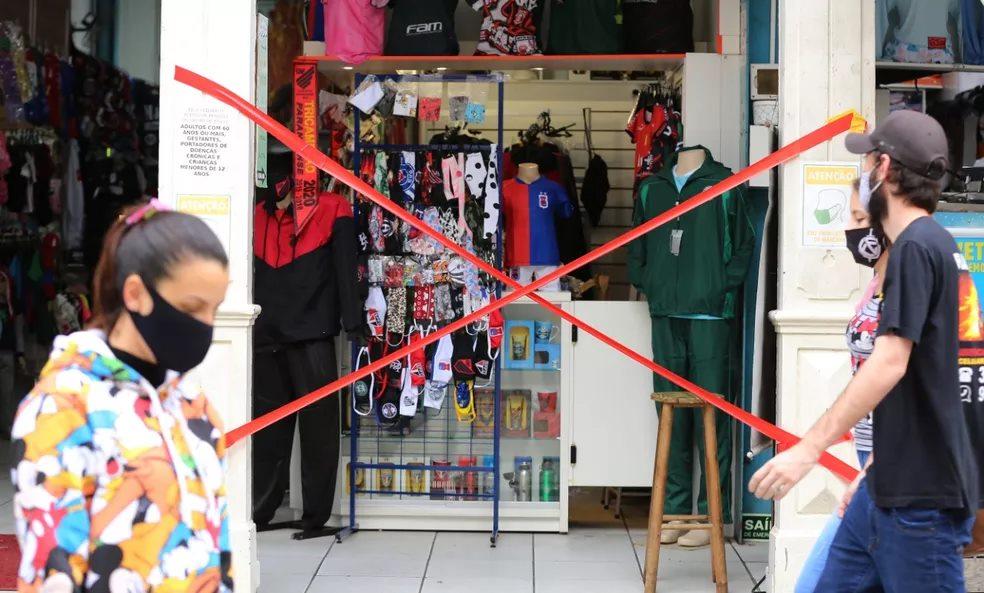 Curitiba volta para bandeira vermelha e fecha serviços não essenciais até 9 de junho