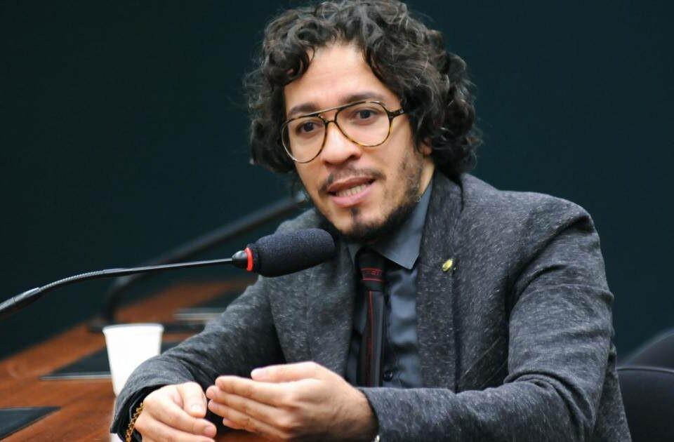 Jean Wyllys anuncia saída do PSOL e filiação ao PT