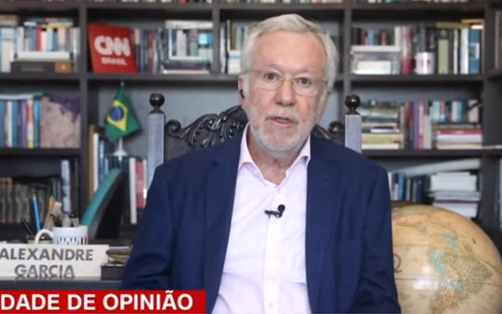 Jornalista Alexandre Garcia se irrita com pergunta ao vivo e ameça sair da CNN Brasil