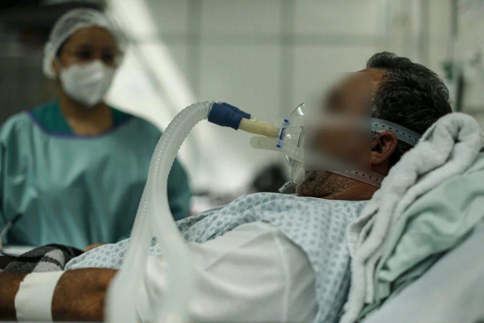 Pacientes são amarrados para intubação após estoque de medicamentos acabar em UPAs de Curitiba