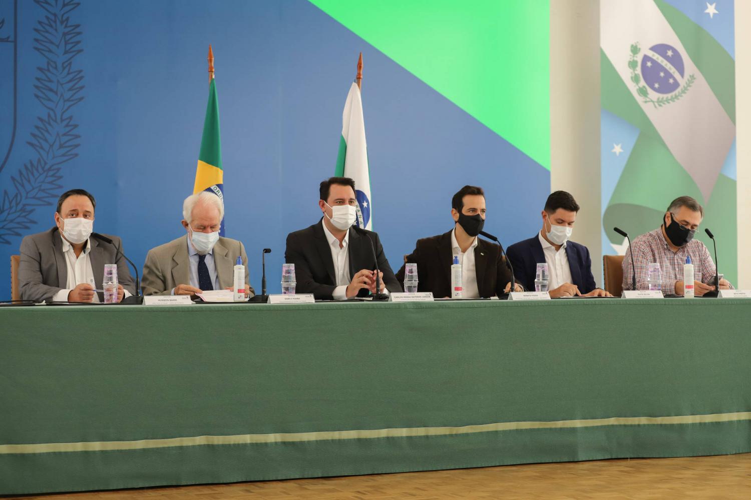 Paraná separa doses para vacinar mais de 32 mil trabalhadores da educação; veja divisão por regional