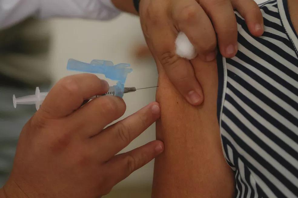 39 cidades do Paraná estão sendo investigadas por fraudar a vacinação contra a Covid-19