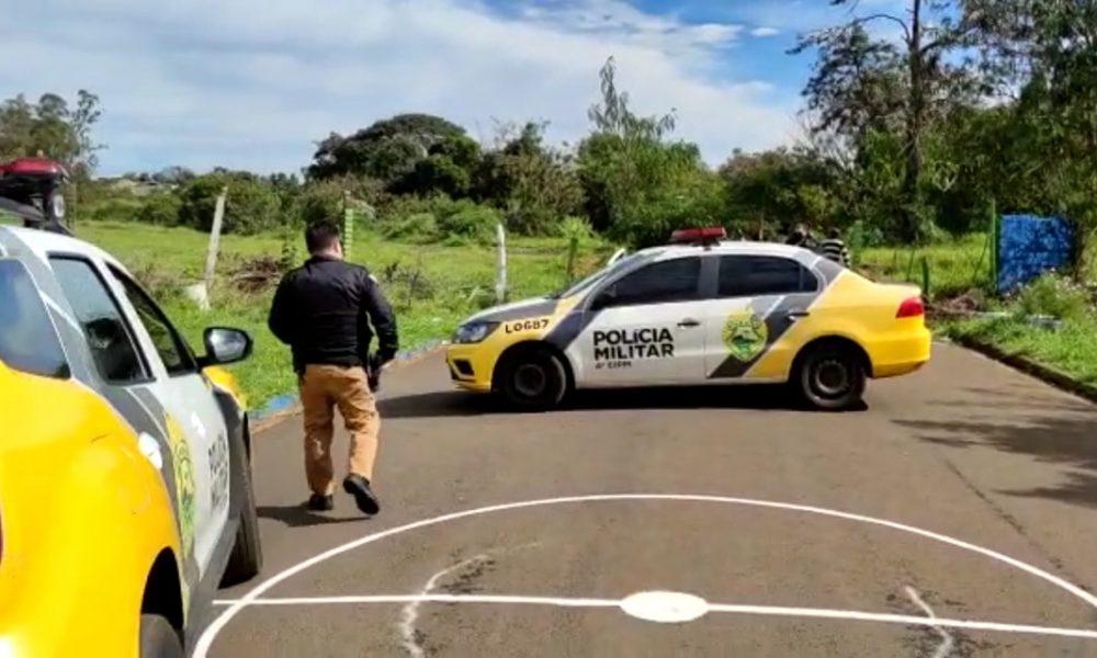 Criança sai para brincar em área de pasto e encontra cadáver, em Londrina