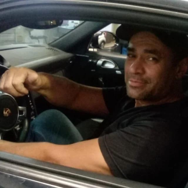 Homem é assassinado a facadas pelo próprio irmão após uma discussão, em Curitiba