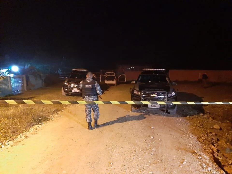 Homem é sequestrado, colocado no porta-malas de carro e assassinado em Curitiba