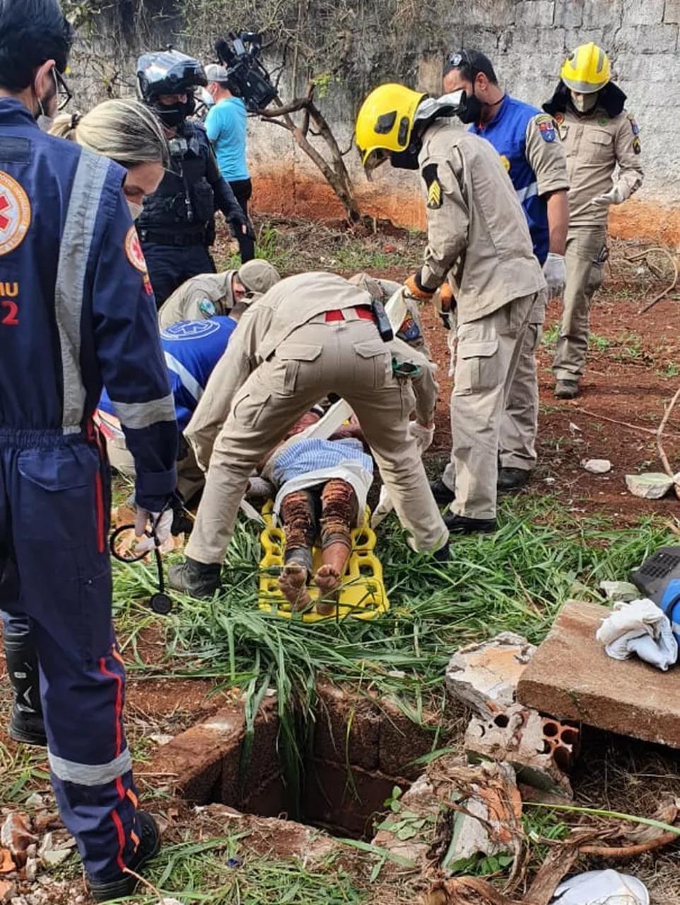 Mulher é agredida e abandonada em buraco com cerca de 3 metros de profundidade em Londrina