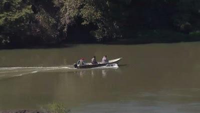 Nove pessoas estavam num barco que virou no Rio Ivaí, 6 estão desaparecidas, incluindo 3 crianças