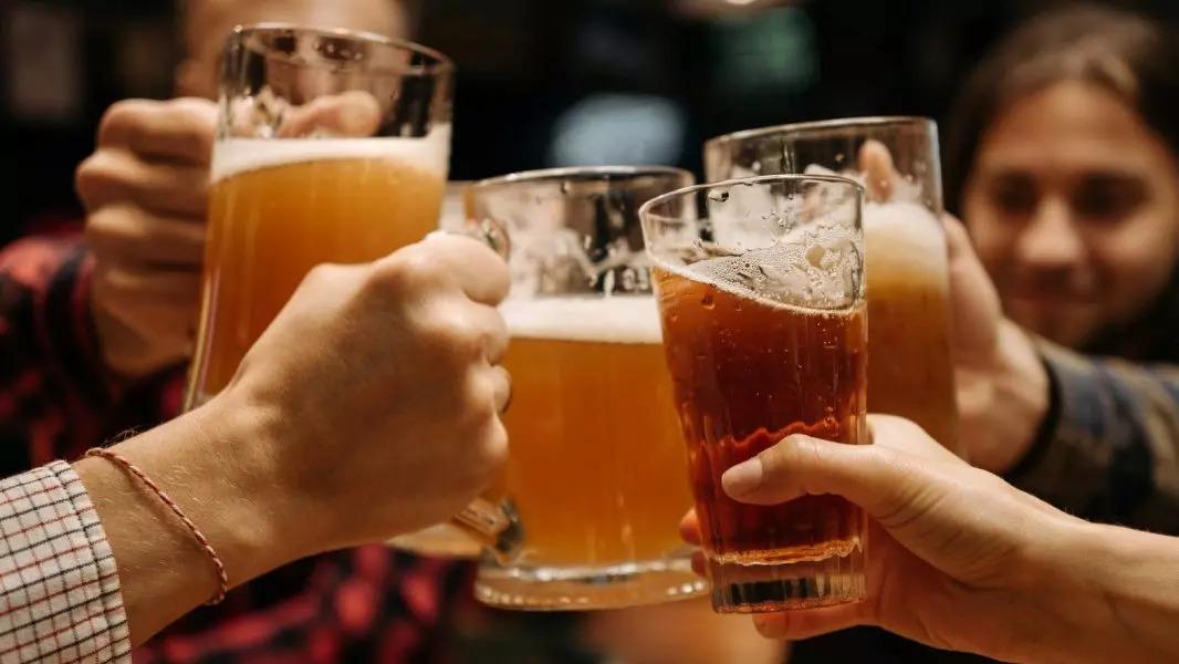 Bar em Londrina oferece chopp de graça para clientes que já foram vacinados contra covid-19