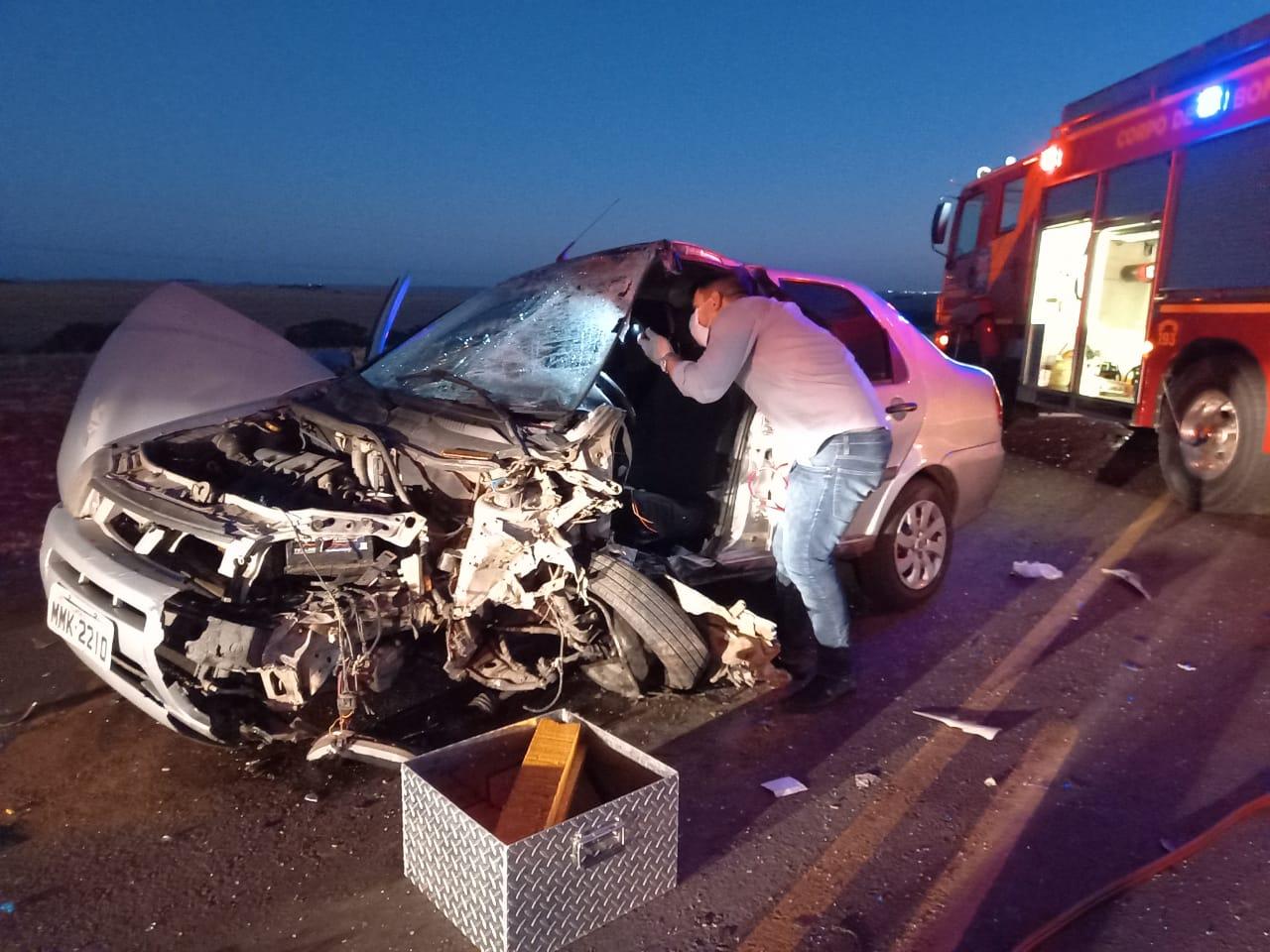 Motoristas ficam presos nas ferragens em grave acidente perto de Alto Piquiri