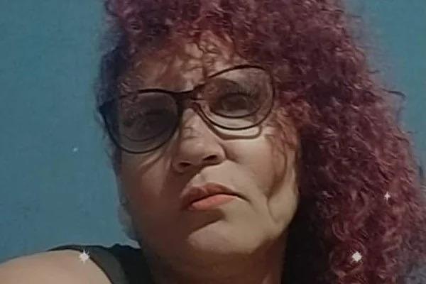 Mulher é executada com seis tiros no sofá de casa, na frente do marido, em Curitiba