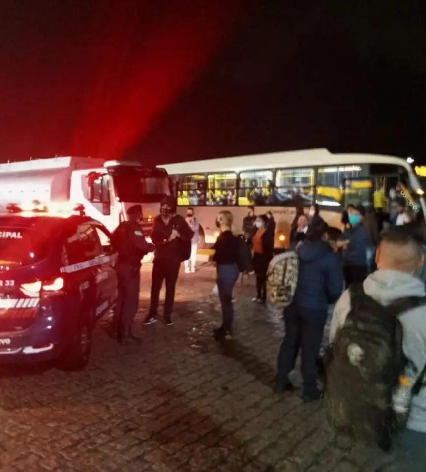 Bandidos armados fazem arrastão em ônibus Ligeirinho Curitiba/Campo Largo