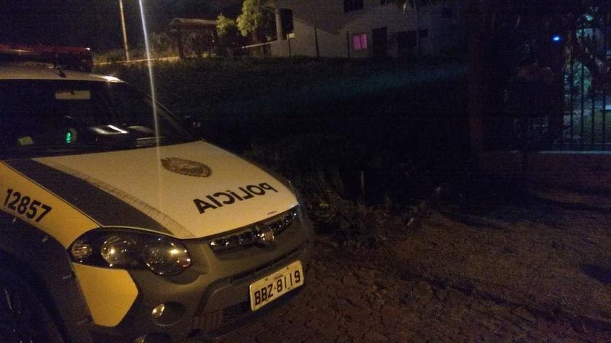 Bebê recém-nascido é encontrado abandonado em terreno baldio, em Dois Vizinhos