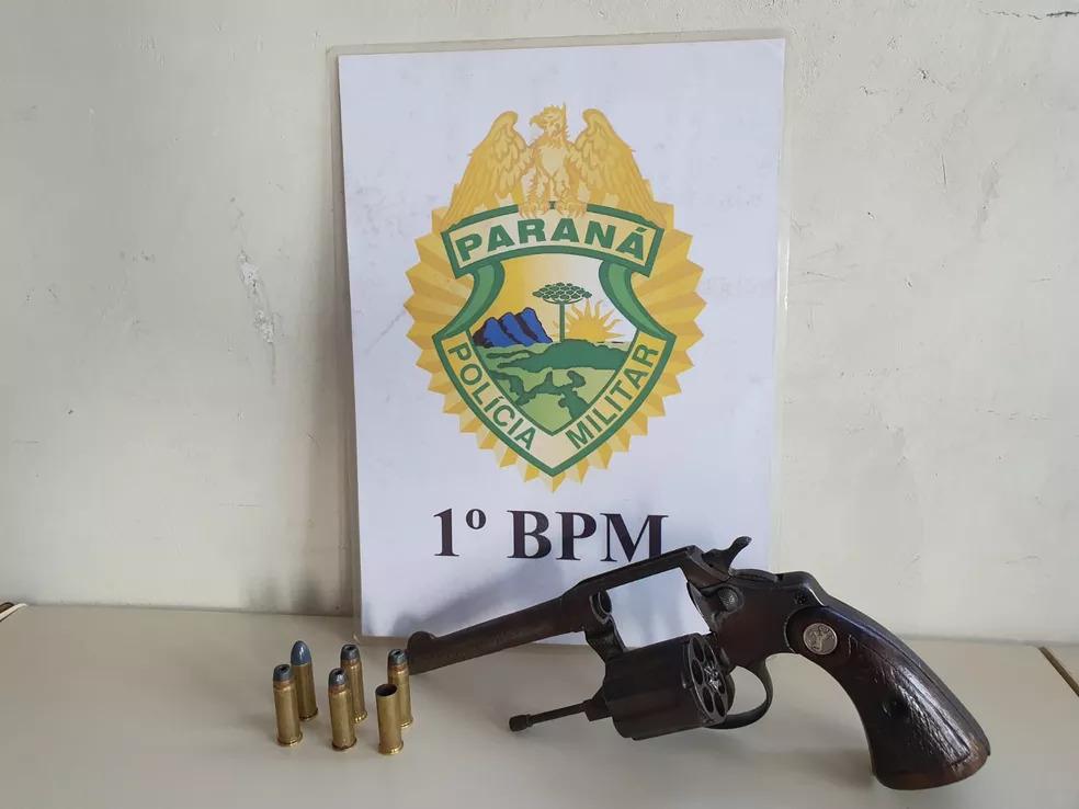 Em Ponta Grossa, homem tenta atirar contra mulher mas acerta o próprio pé
