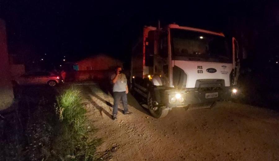 Homem morre atropelado por caminhão de lixo, em Ponta Grossa