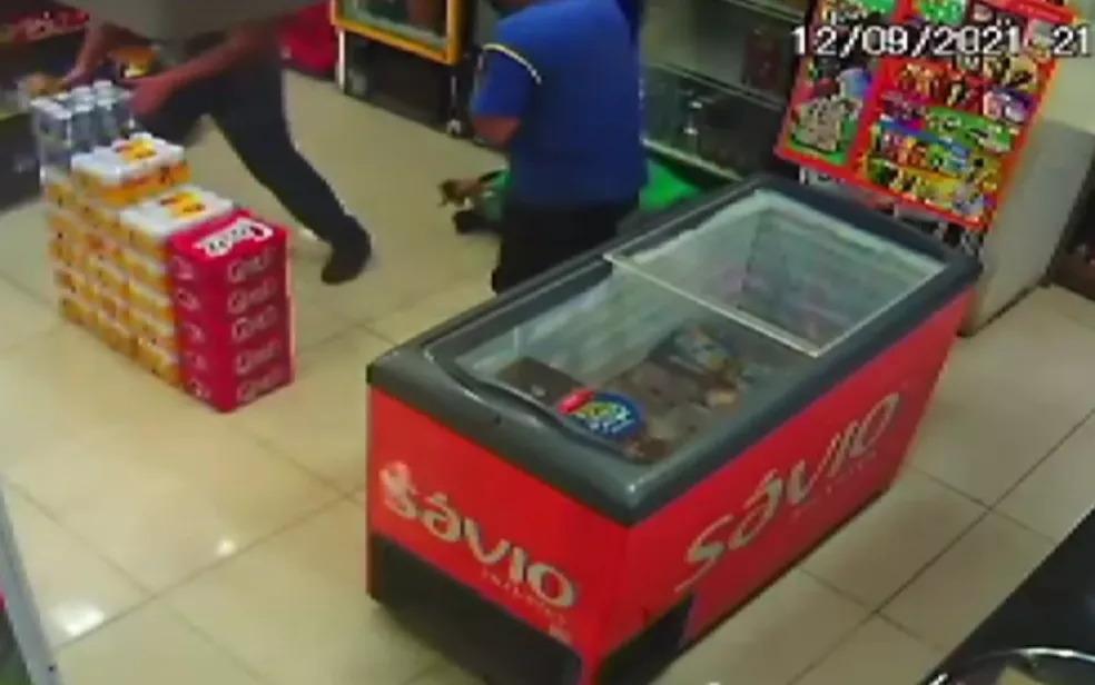 Homem morre depois de atirar acidentalmente contra si próprio durante assalto em posto de combustível, em Figueira