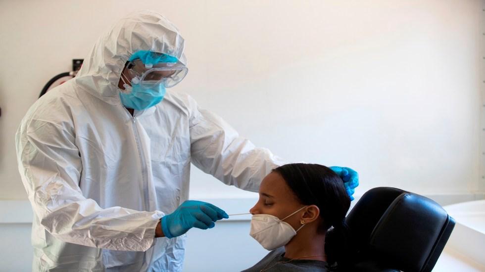 Quatro fatores que aumentam risco de pessoas vacinadas contraírem Covid