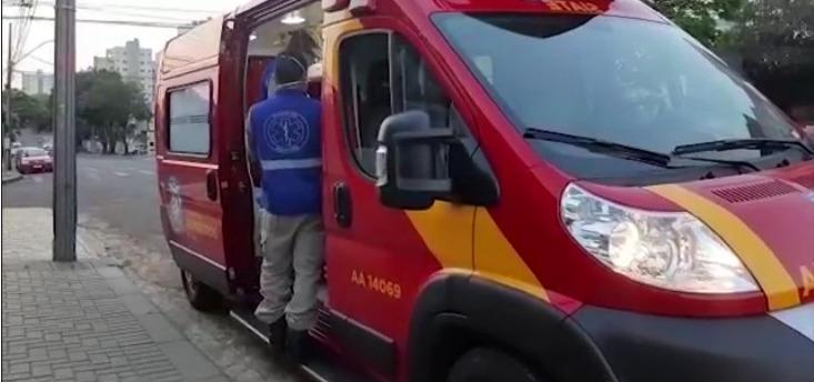Vítima apanha a pauladas em tentativa de assalto, no centro de Cascavel