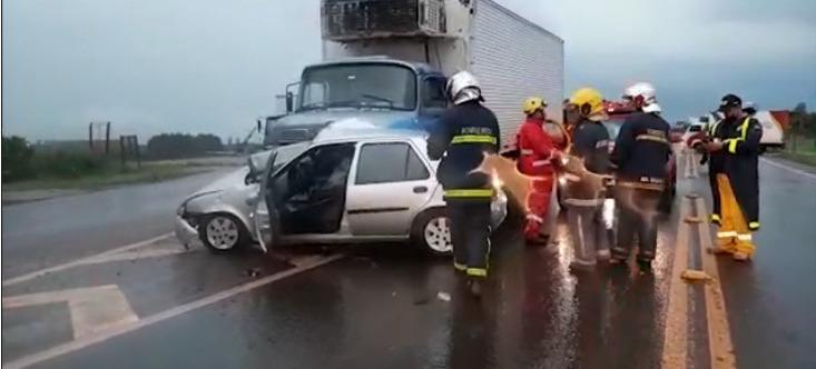 Grave acidente na BR-369 em Cascavel, deixa duas pessoas mortas e uma criança em estado grave