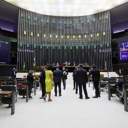 Câmara deve votar hoje PEC dos Precatórios e definir futuro do novo auxílio