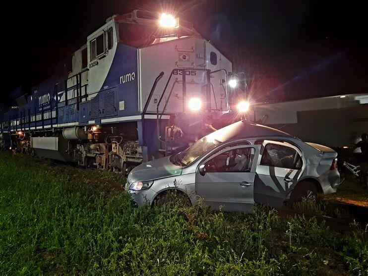 Carro para de funcionar em cima de linha férrea em Rolândia e mãe e filha acabam morrendo em colisão com o trem